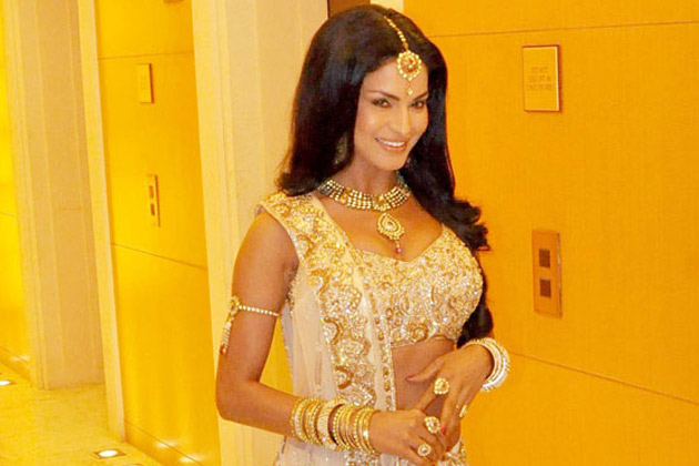 Veena Malik: Raunchy MMS clip is a scene from my film 'Zindagi 50-50'